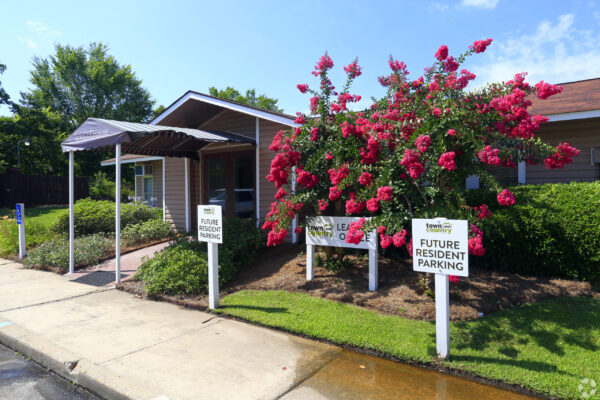 Town--Country-Apartment-Homes_003